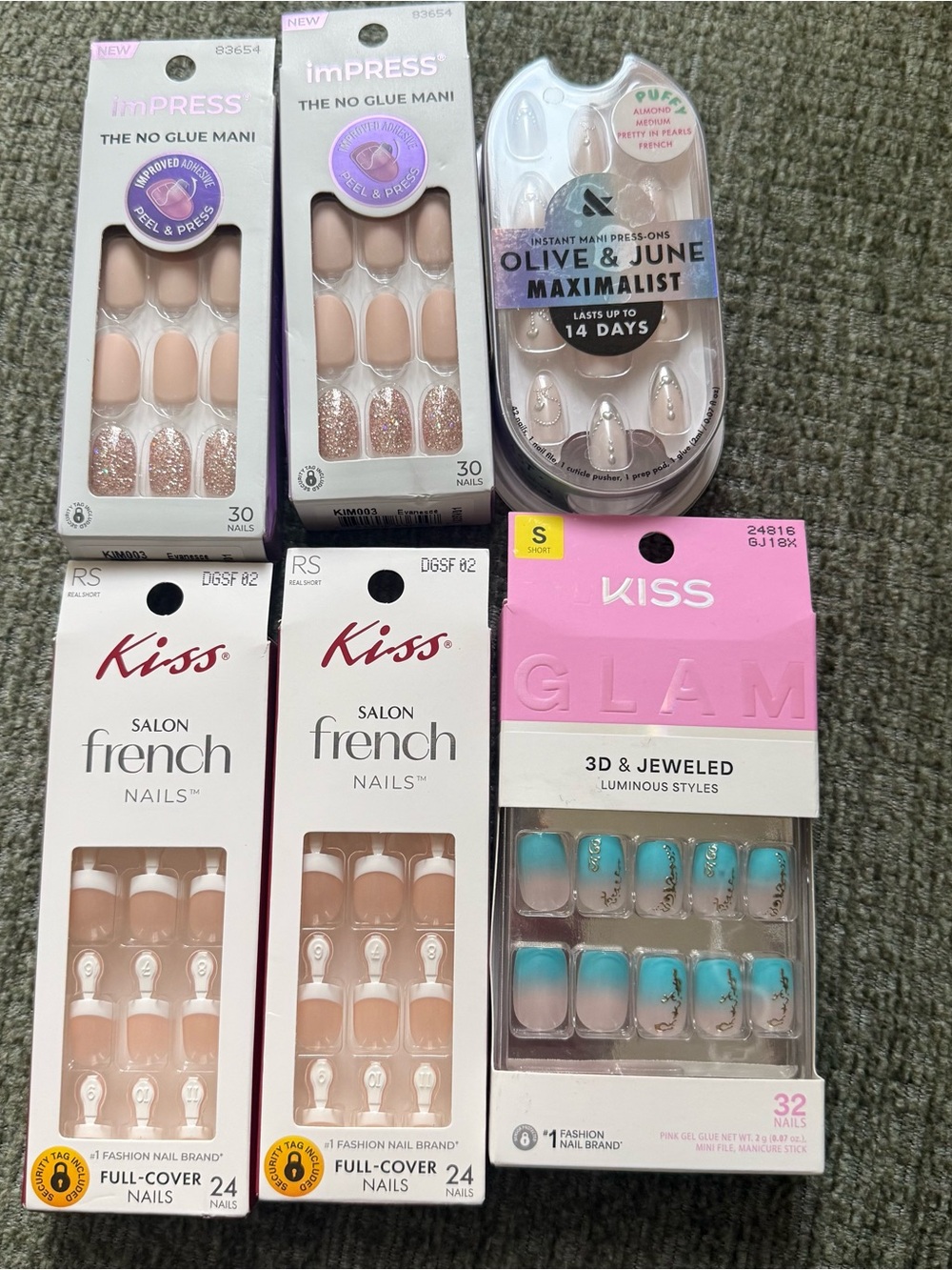 6 sets of press-on nails